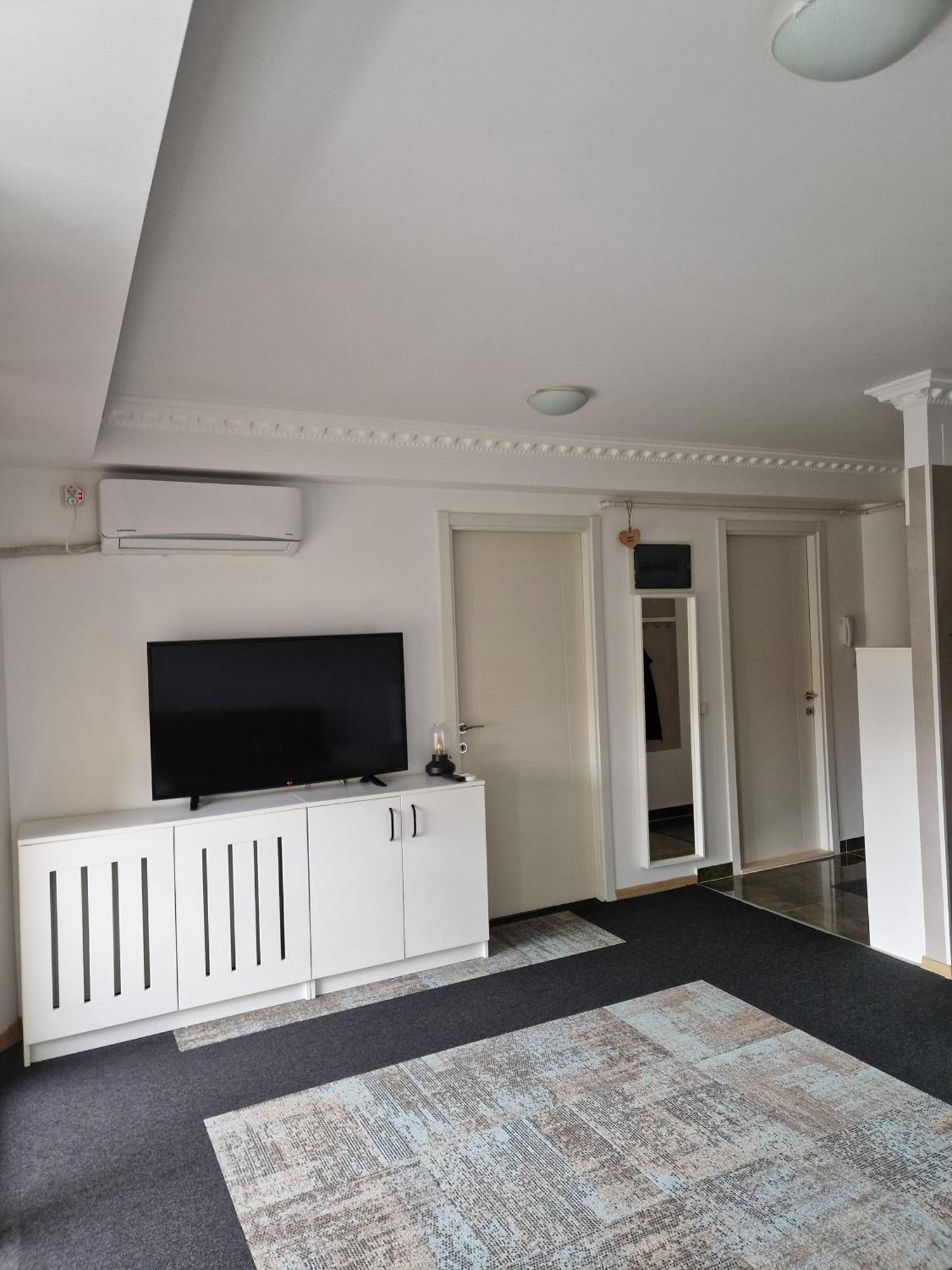 Apartament In Otopeni Buitenkant foto